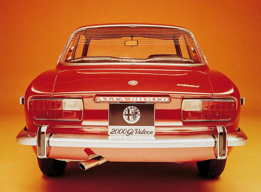 Alfa Romeo 2000 GT Veloce 1971 года  (NA) (фото 2 из 3)